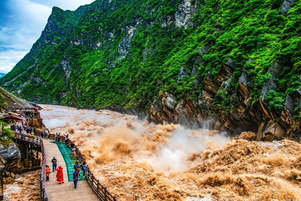 穷游云南旅游攻略(穷游云南旅游攻略自由行)