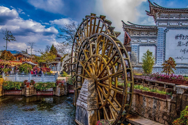 深秋的香格里拉旅游攻略(香格里拉深秋景色的照片)