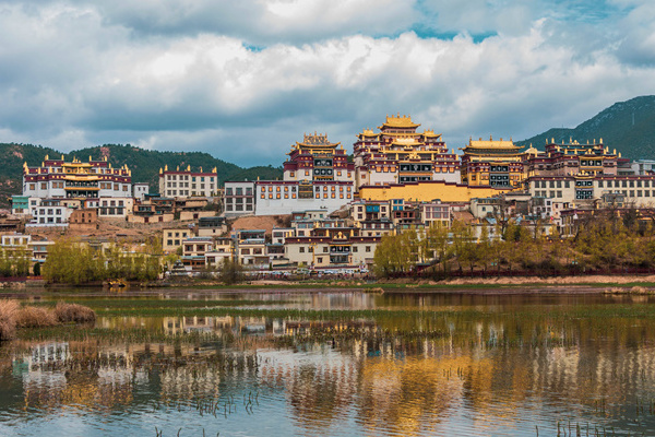 香格里拉八月旅游攻略(香格里拉八月旅游攻略图)
