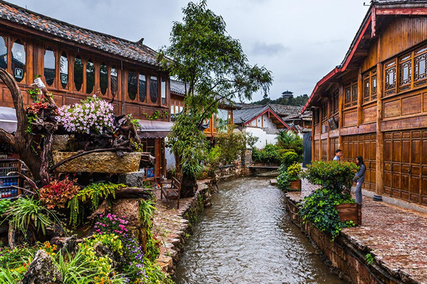 香格里拉湖旅游攻略(香格里拉湖旅游攻略图)