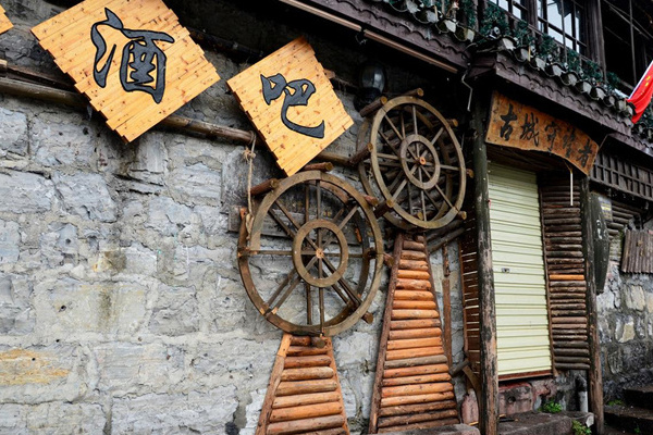 去昆明旅游攻略学生文案(去昆明旅游的文案)