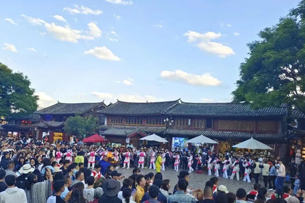 云南旅游多少钱跟团(云南旅游多少钱跟团6天)