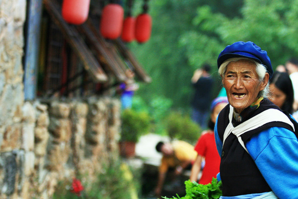 西双版纳去哪里旅游近(旅游去西双版纳那里好玩)
