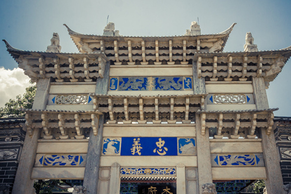 国庆去昆明旅游穿什么衣服(国庆去昆明旅游穿什么衣服合适)