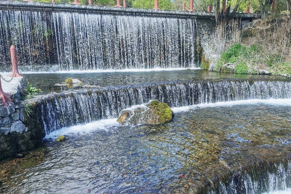 云南旅游点(云南旅游点的黄龙玉是真的吗)