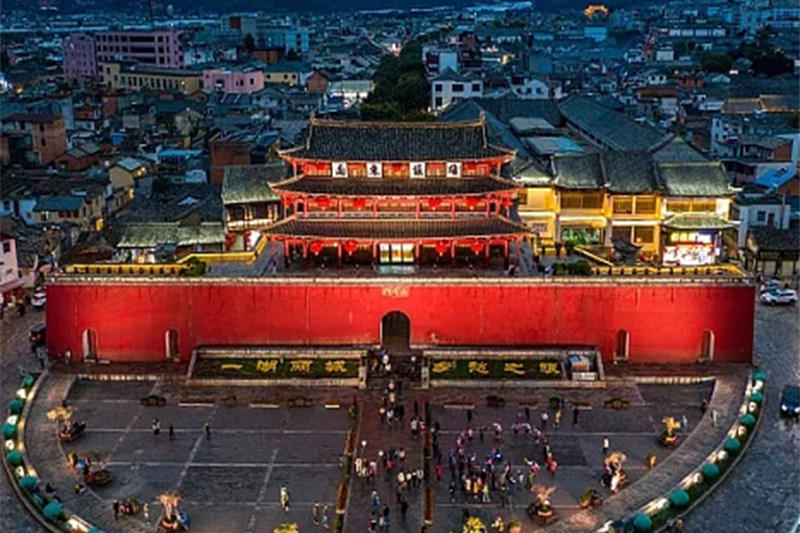 香格里拉旅游攻略坐车(到香格里拉旅游怎么玩)