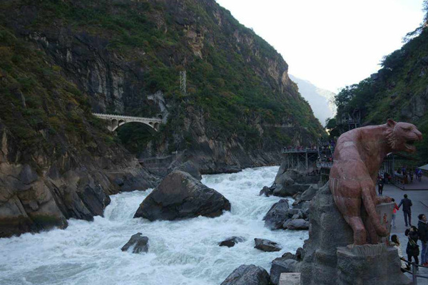 西藏旅游香格里拉攻略路线(西藏旅游香格里拉攻略路线图)